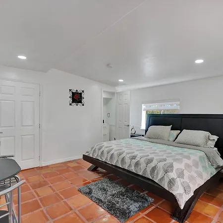 Villa Petite Houze With Wi-Fi And Parking